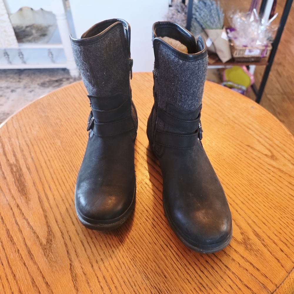 UGG Simmens Waterproof Sheepskin Wool Winter Boots - Picture 3 of 9